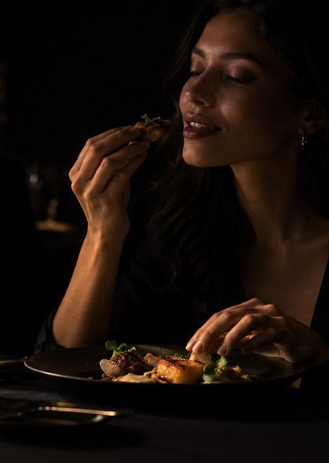 What It's Like to Eat at a Restaurant in the Dark