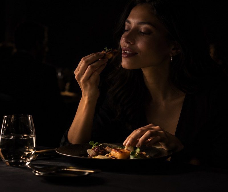 What It's Like to Eat at a Restaurant in the Dark